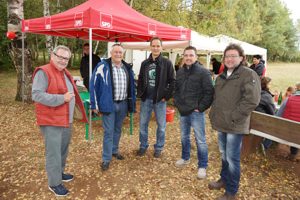 Auch Landratskandidat Martin Müller (2.v.l.) schaute beim Grillfest vorbei. Dazu (v.l.) Herbert Kafitz, Martin Klußmeier, Christian Brand und Klaus Rosenthal